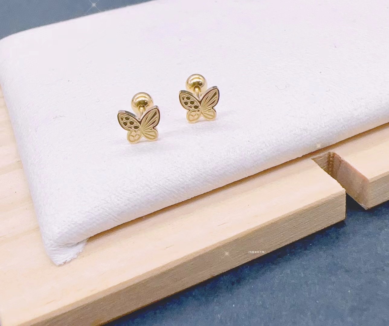 时尚钛钢拧螺丝锁珠蝴蝶形地骨钉耳坠