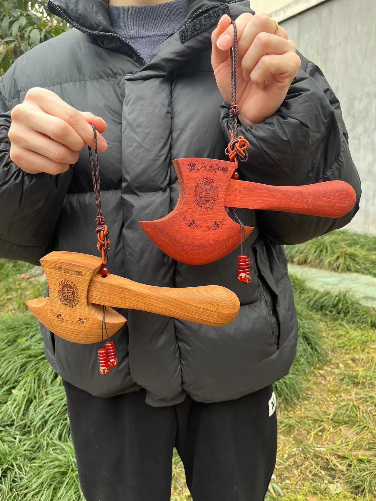 进口桃木斧头工程艺品挂绊细节图