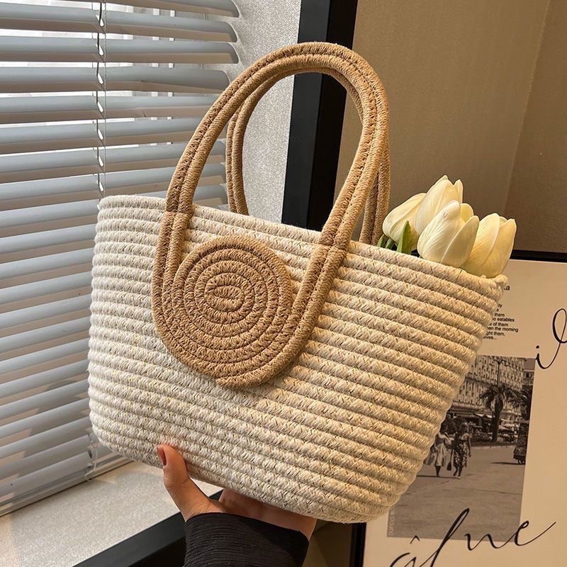 The new internet-famous best-selling handbag features a niche design, fashionable woven bag, versatile and simple handbag, small basket storage, woven bag, women's straw weaving artistic bag, women's straw weaving artistic women's bag, women's straw weaving popular details Picture