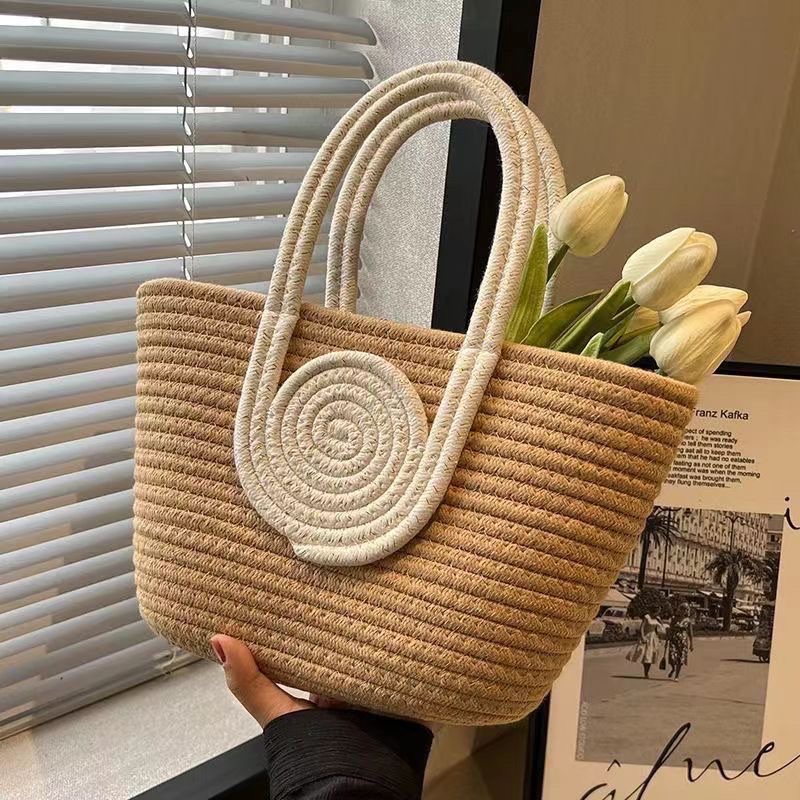 The new internet-famous best-selling handbag features a niche design, fashionable woven bag, versatile and simple handbag, small basket storage, woven bag, women's straw weaving artistic bag, women's straw weaving artistic women's bag, women's straw weaving popular Application Scenario