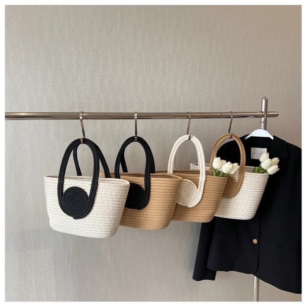 The new internet-famous best-selling handbag features a niche design, fashionable woven bag, versatile and simple handbag, small basket storage, woven bag, women's straw weaving artistic bag, women's straw weaving artistic women's bag, women's straw weaving popular detail image 1