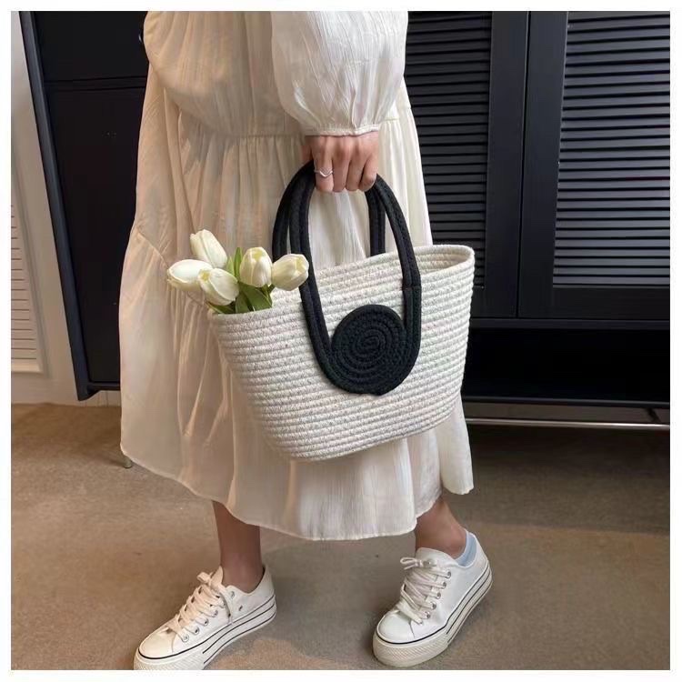 The new internet-famous best-selling handbag features a niche design, fashionable woven bag, versatile and simple handbag, small basket storage, woven bag, women's straw weaving artistic bag, women's straw weaving artistic women's bag, women's straw weaving popular detail image 6