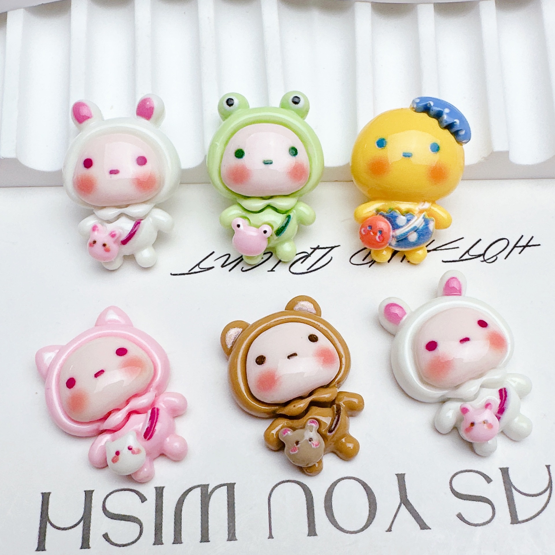 Animal ducklings, teddy bears, resin accessories, cream glue, diy phone cases, hair ties, hair clips, pendants, water cups, patches