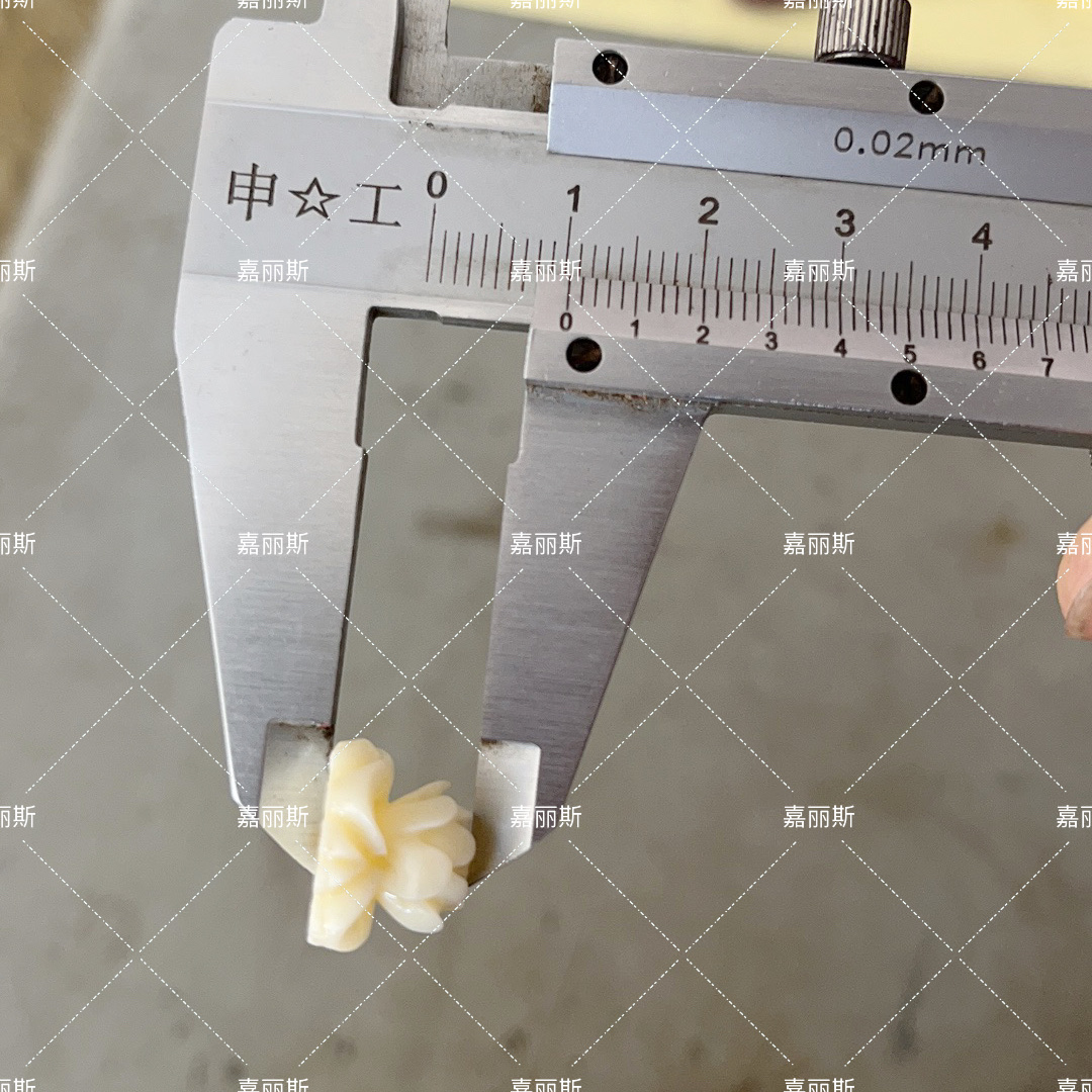 Acrylic large lotus flower accessory resin accessory resin Specification image