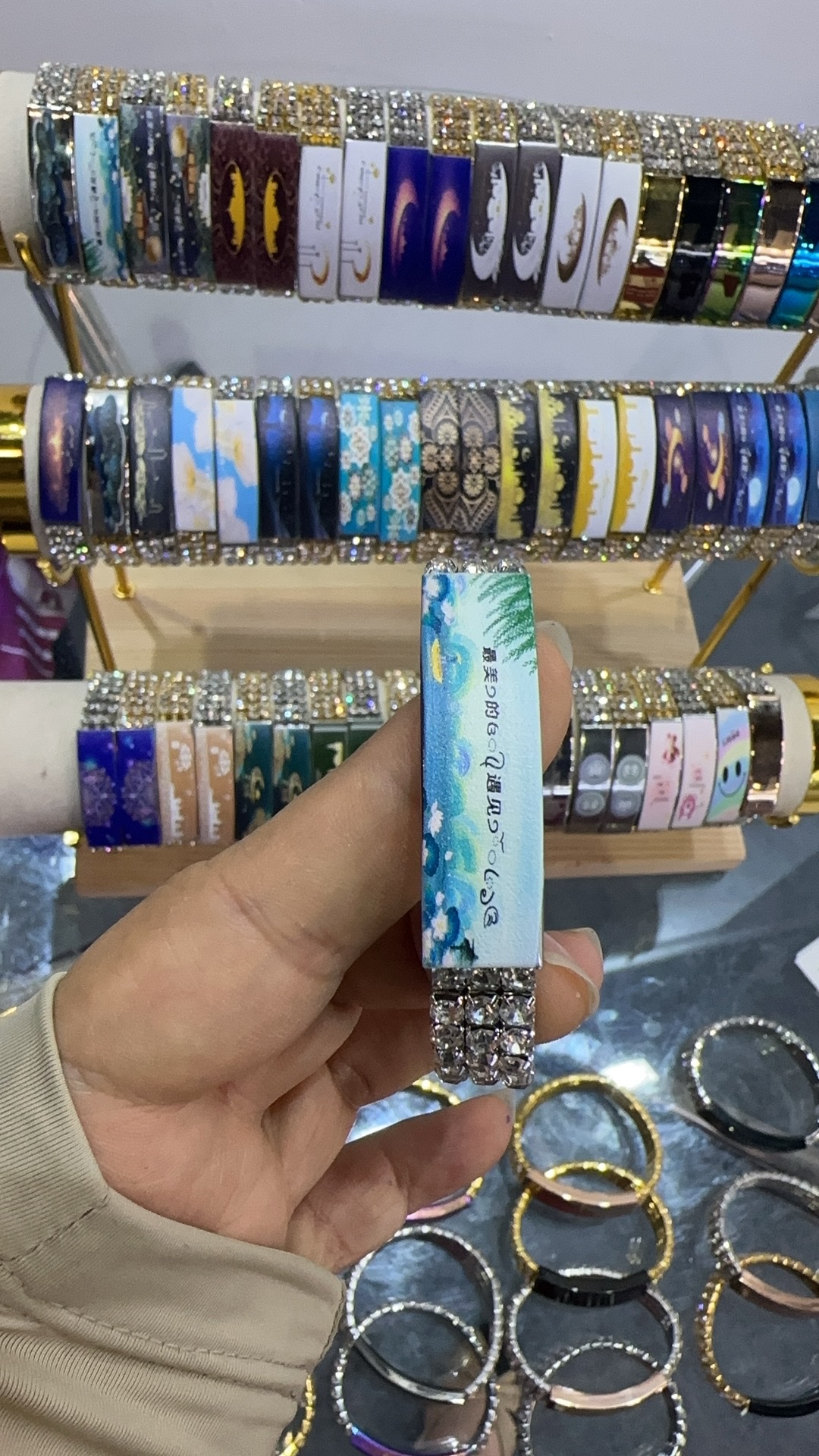 Direct sales of bracelet manufacturers, exaggerated multi-row versatile diamond-encrusted full diamond elastic bracelets, wholesale bracelets Application Scenario