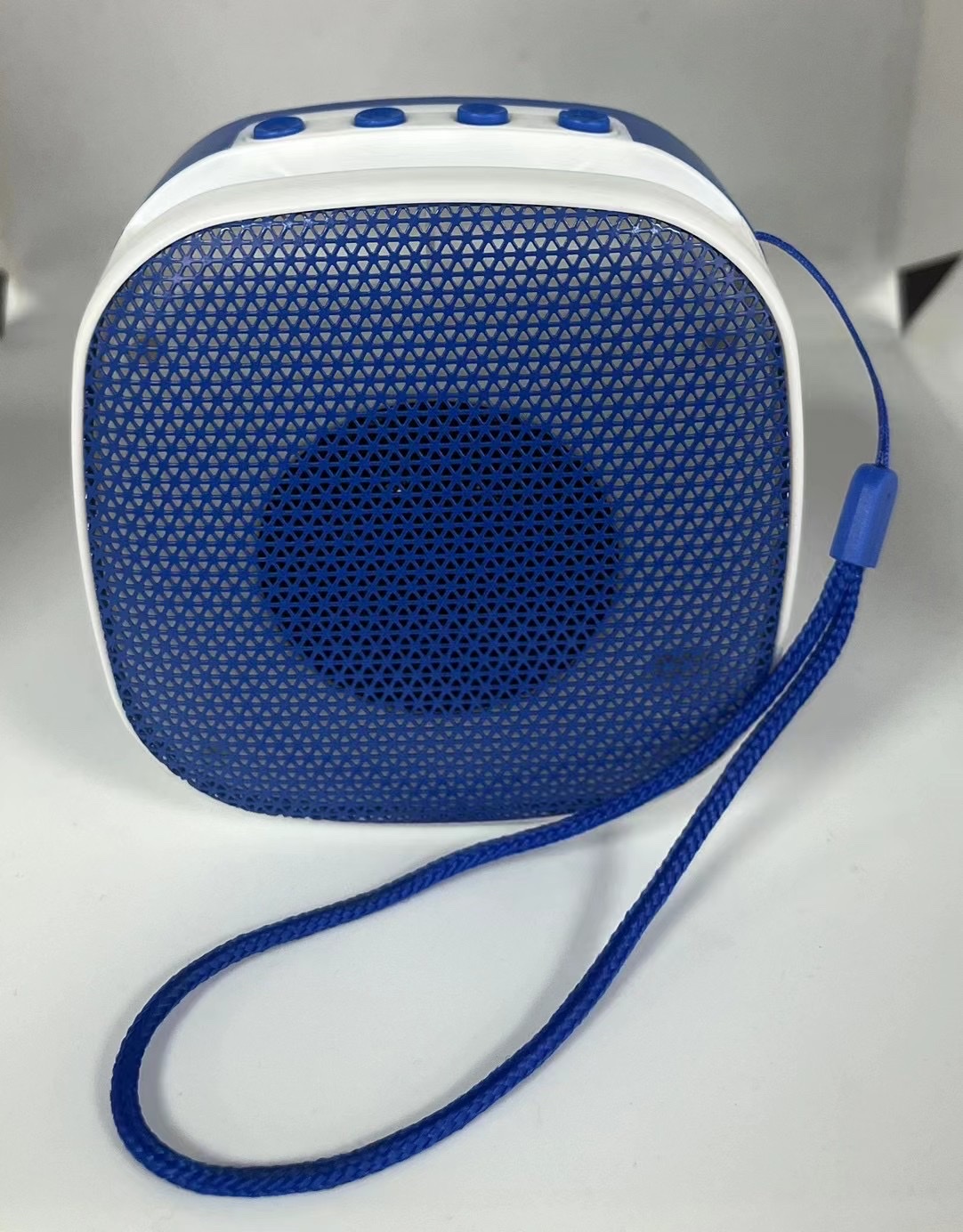Best-Selling Mobile Phone Stand With Light Portable Wireless Bluetooth Speaker Computer Speaker A013 Application Scenario