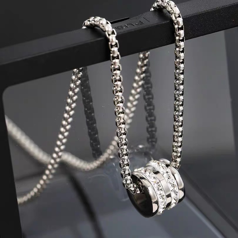 Cool and trendy, gender-neutral identical Fire Linglong jewelry. Fire Linglong jewelry, fire Linglong jewelry, fire Linglong jewelry Application Scenario