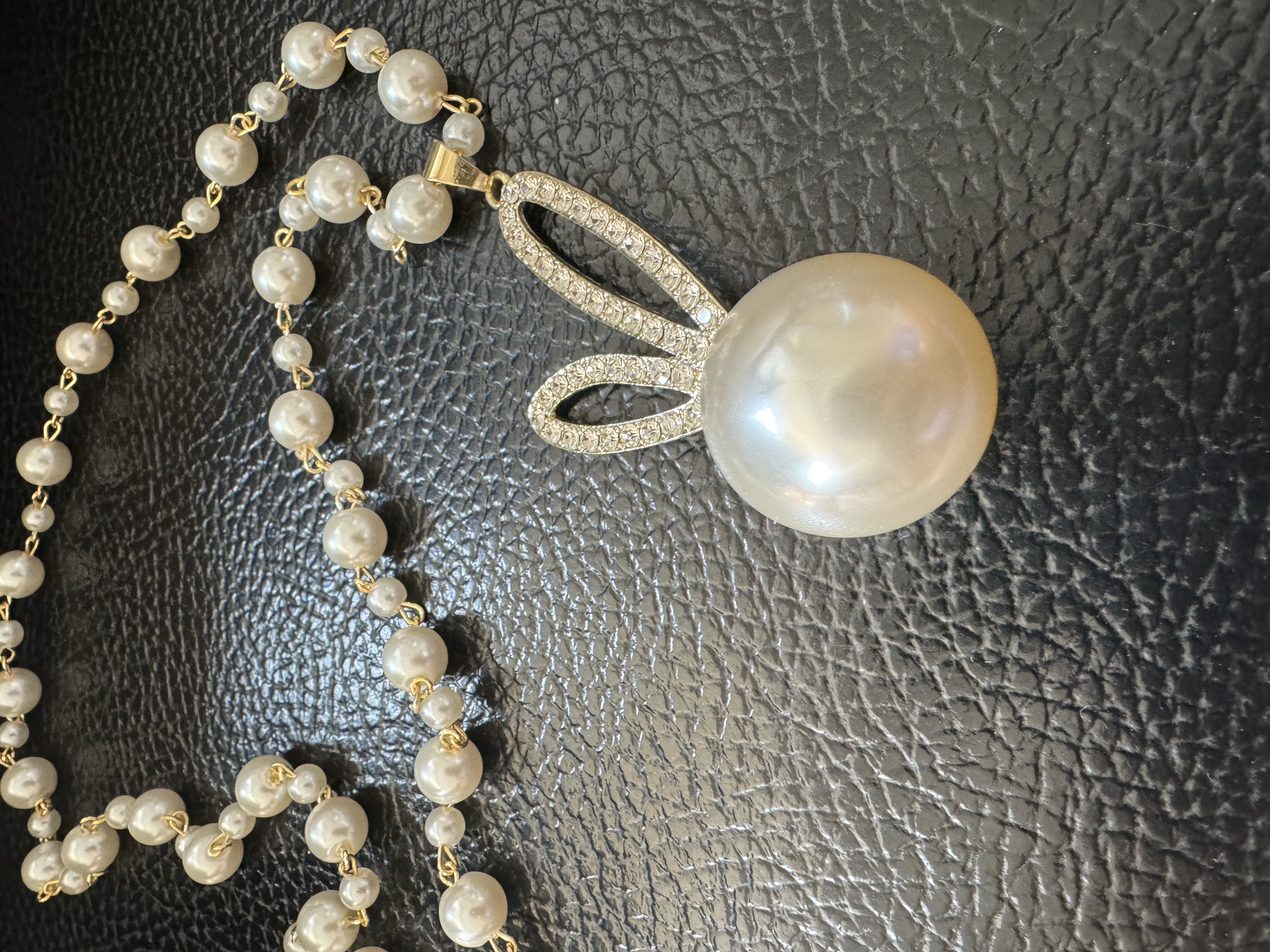 Long, trendy necklace, cute pearl sweater, new autumn and winter style, versatile accessories, decorative pendants, fashionable wax sweater chain, wax sweater chain, long, trendy necklace, cute pearl sweater, new autumn and winter style details Picture