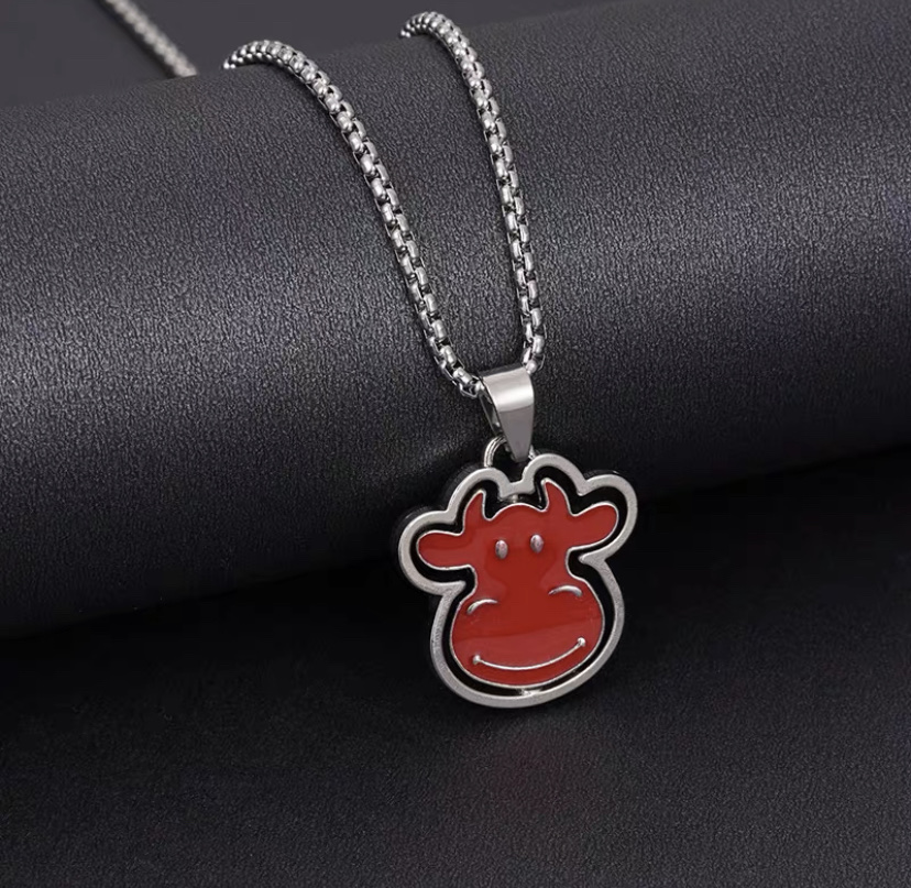 Versatile and simple titanium steel pendant, hip-hop necklace, male trendsetter, Internet celebrity, street personality, dance party trendy accessory pendant Application Scenario