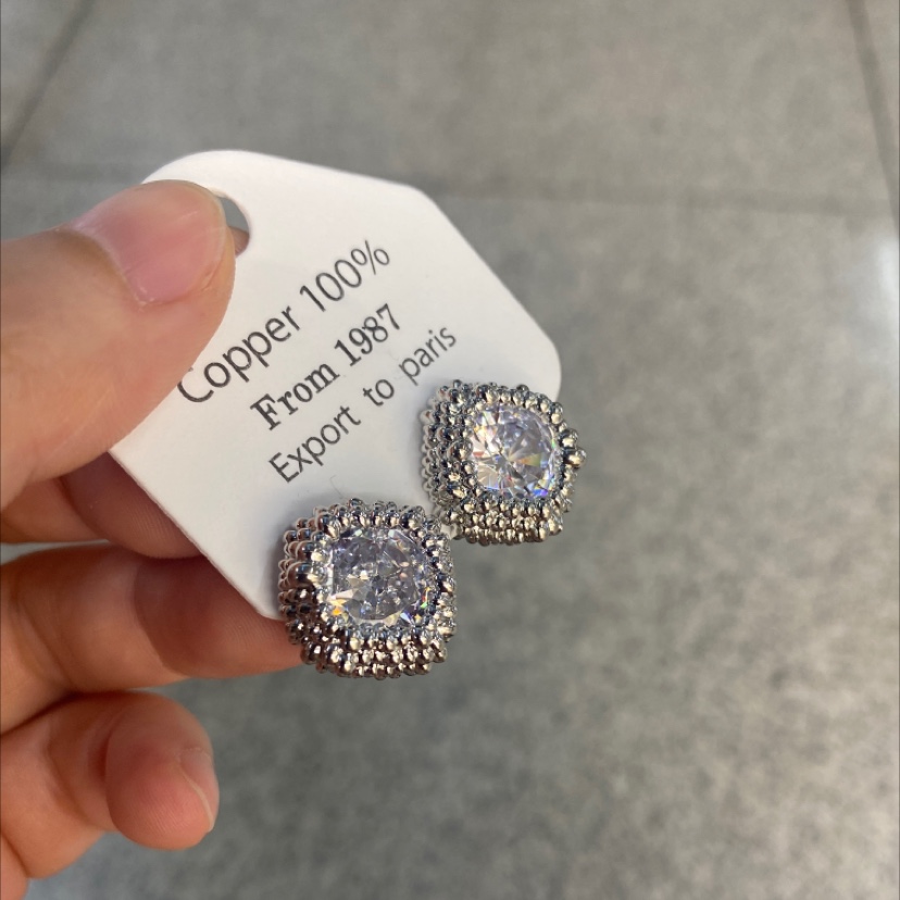创意饰品珍珠耳钉 独特设计耳饰 简约时尚耳环装饰 适合各种场合佩戴详情图2
