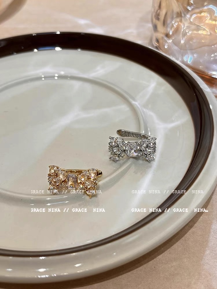 National trend full-diamond bow ear clips, no-ear piercing-shaped women's earrings, high-end and light luxury ear bone clips, niche design earrings, earrings Item Picture