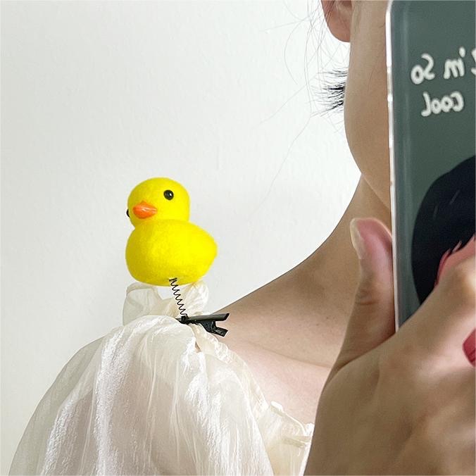 In 2024, cross-border domestic sales of small yellow hair clips, hair accessories and hair buckles