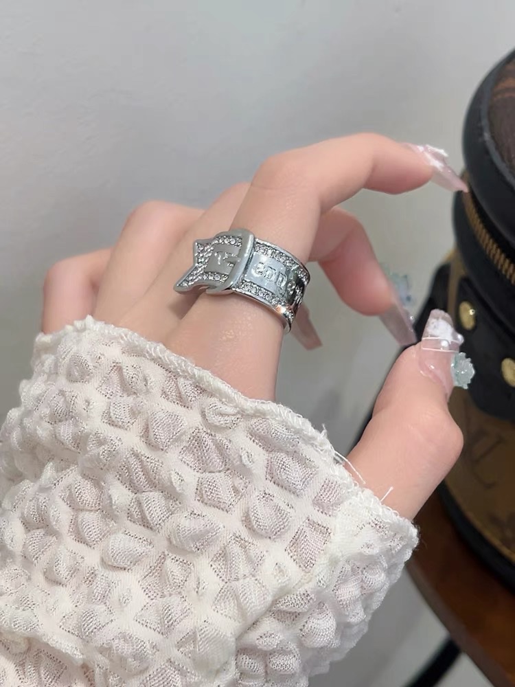 西太后满钻闪钻皮带扣土星宽版轻奢情侣戒指女朋克高级感指环小众细节图
