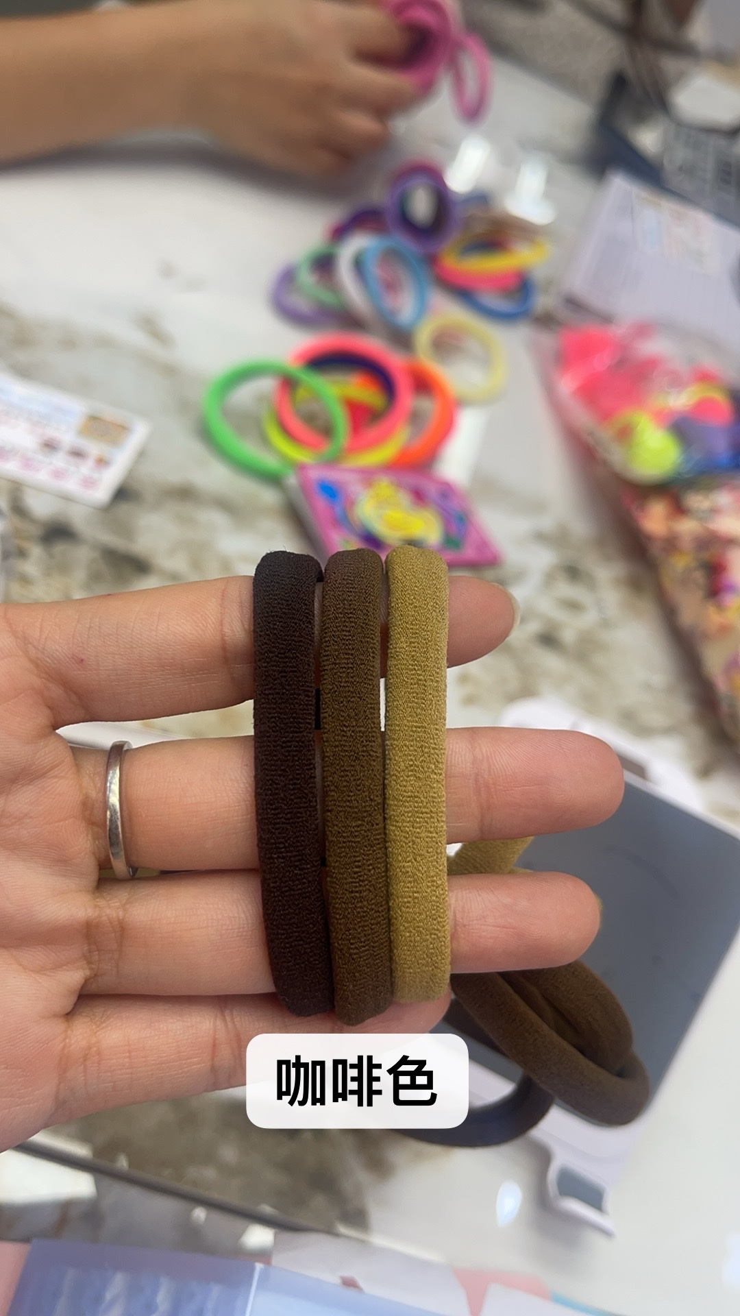 皮筋大号
颜色可挑色卡定制
