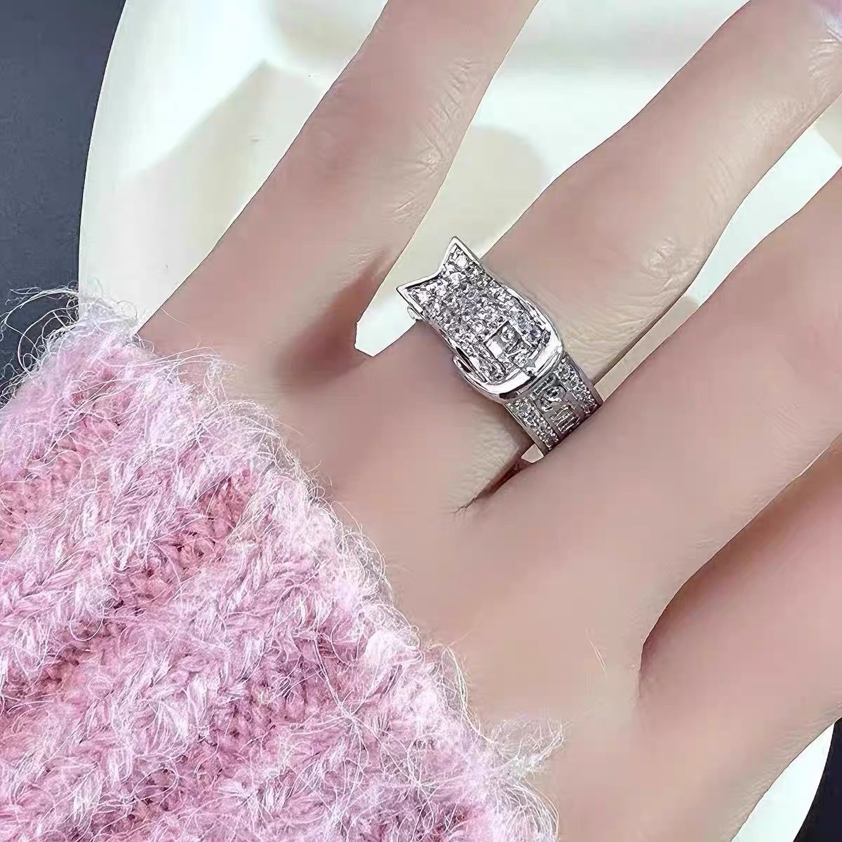 西太后满钻闪钻皮带扣土星宽版轻奢情侣戒指女朋克高级感指环小众白底实物图