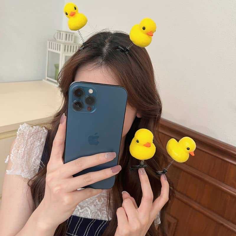In 2024, cross-border domestic sales of small yellow hair clips, hair accessories and hair buckles details Picture