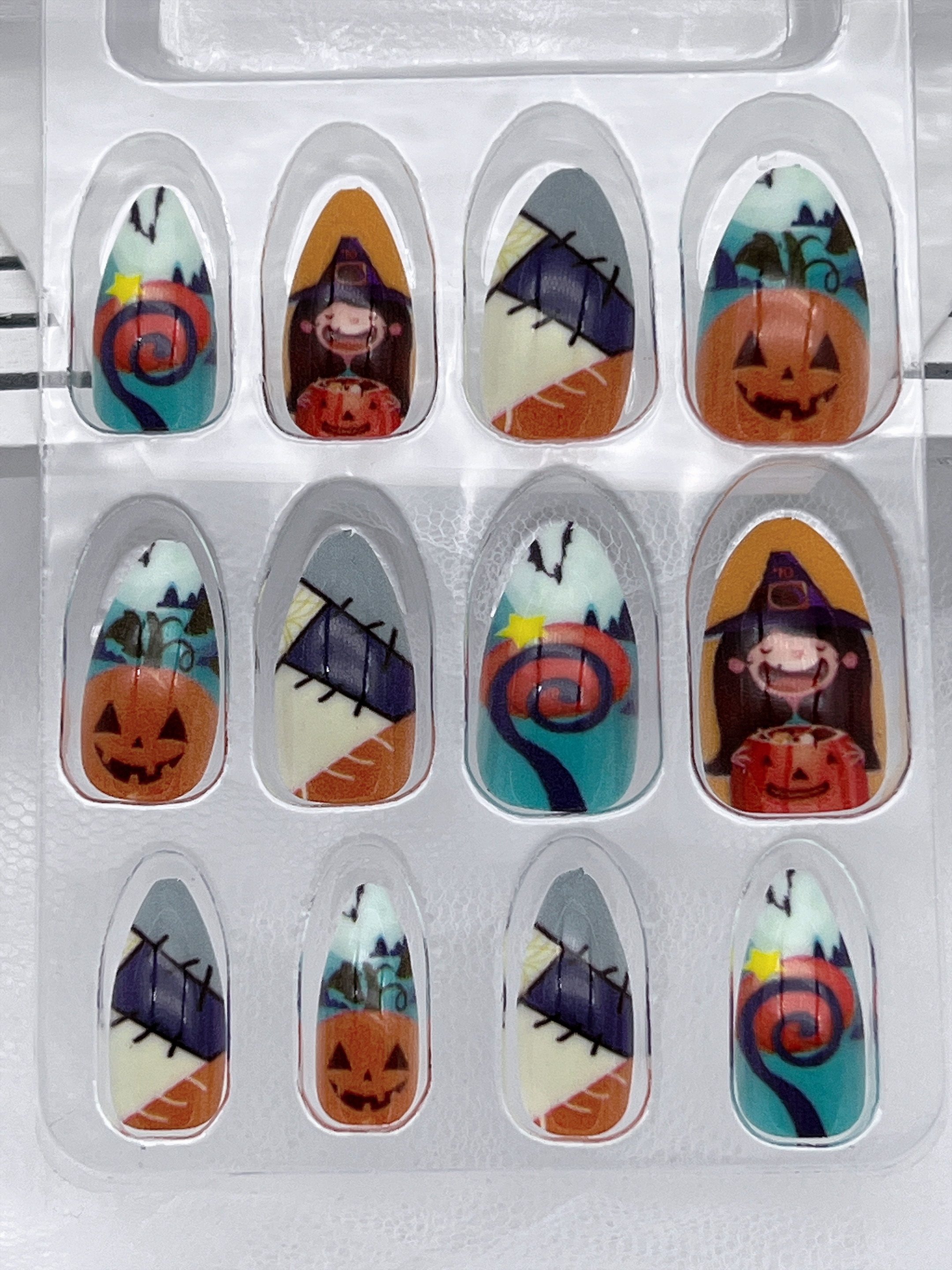 Nail art with wearable nails, Halloween fake nails, Christmas flower fake nails with wearable nails Application Scenario