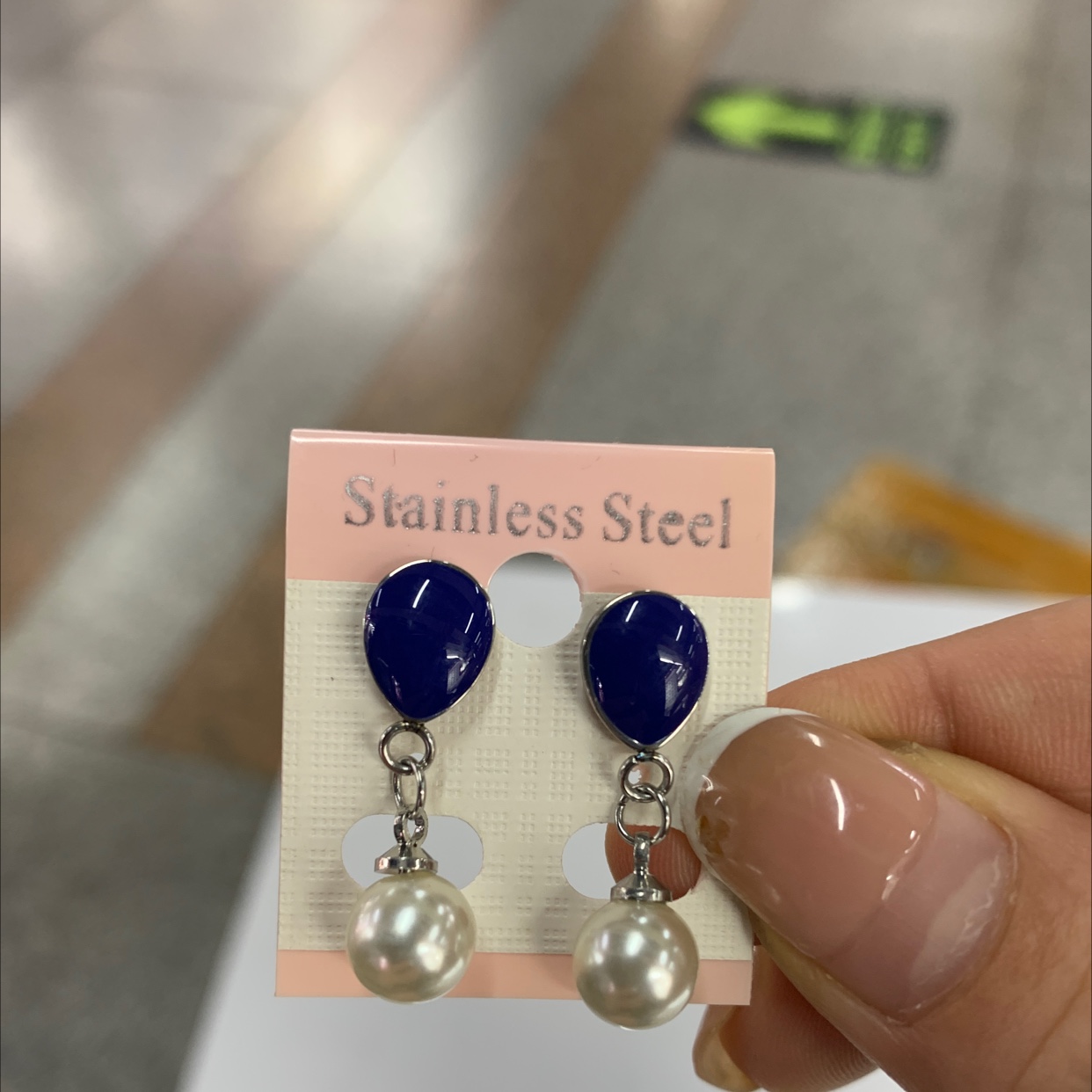 程洁饰品不绣钢滴油珍珠兰色耳环耳钉款式时尚大方得体珍珠耳钉详情图5