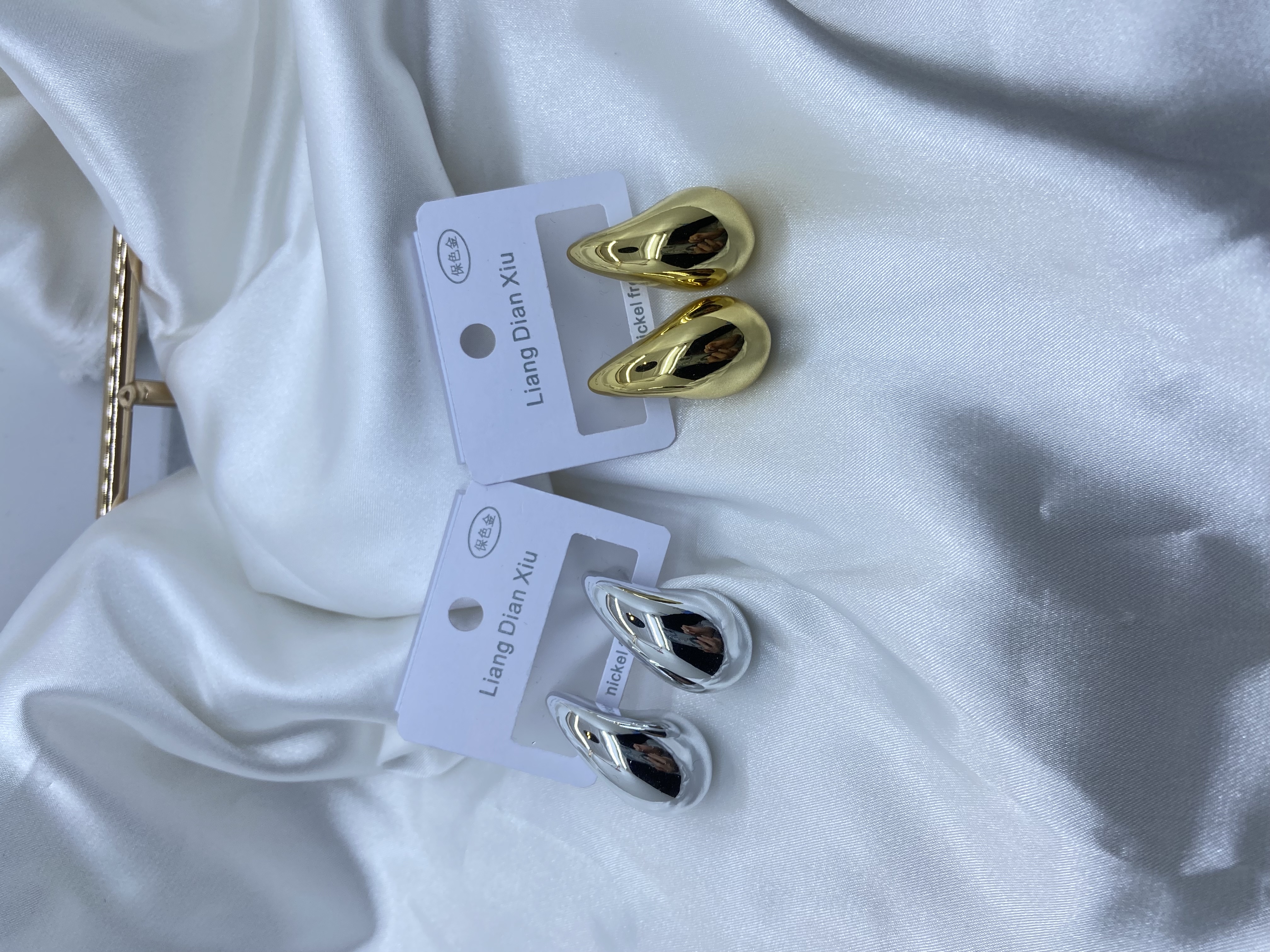 简约耳饰 优雅气质女士提升气质时尚装饰品饰品饰品产品图