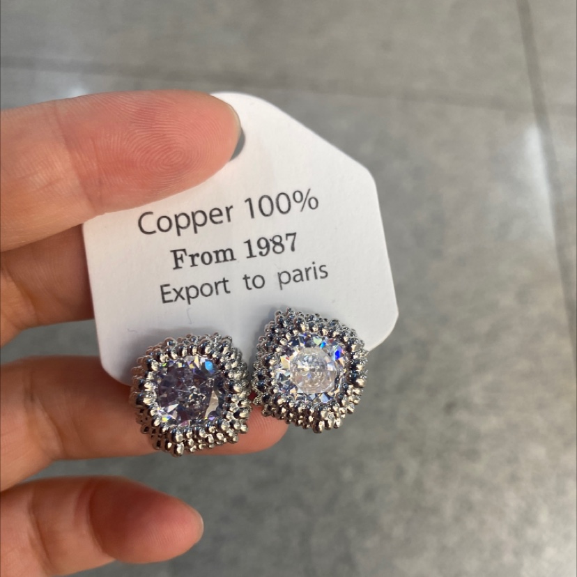 创意饰品珍珠耳钉 独特设计耳饰 简约时尚耳环装饰 适合各种场合佩戴