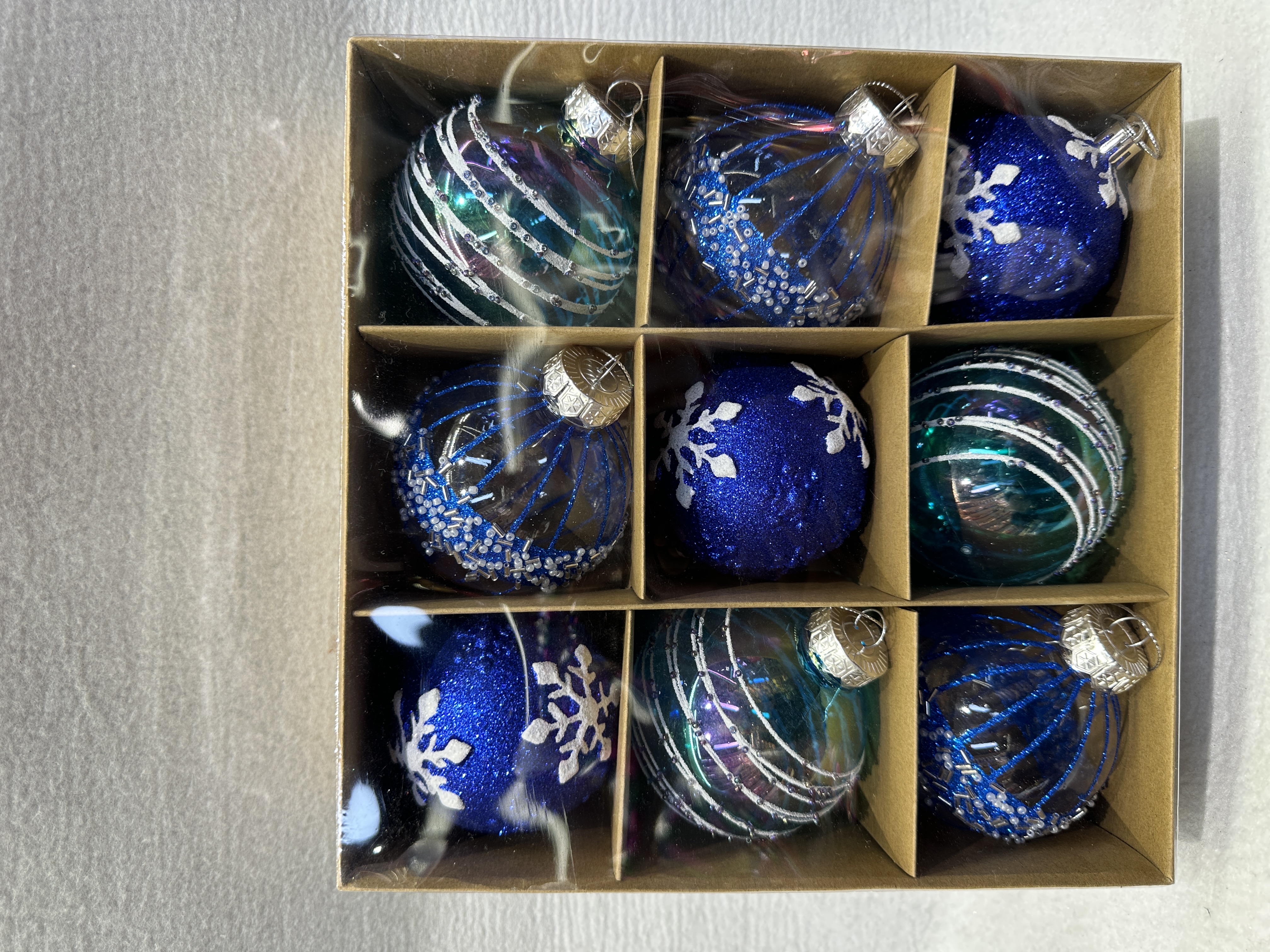 Christmas painted balls come in a variety of patterns and can be customized according to your needs