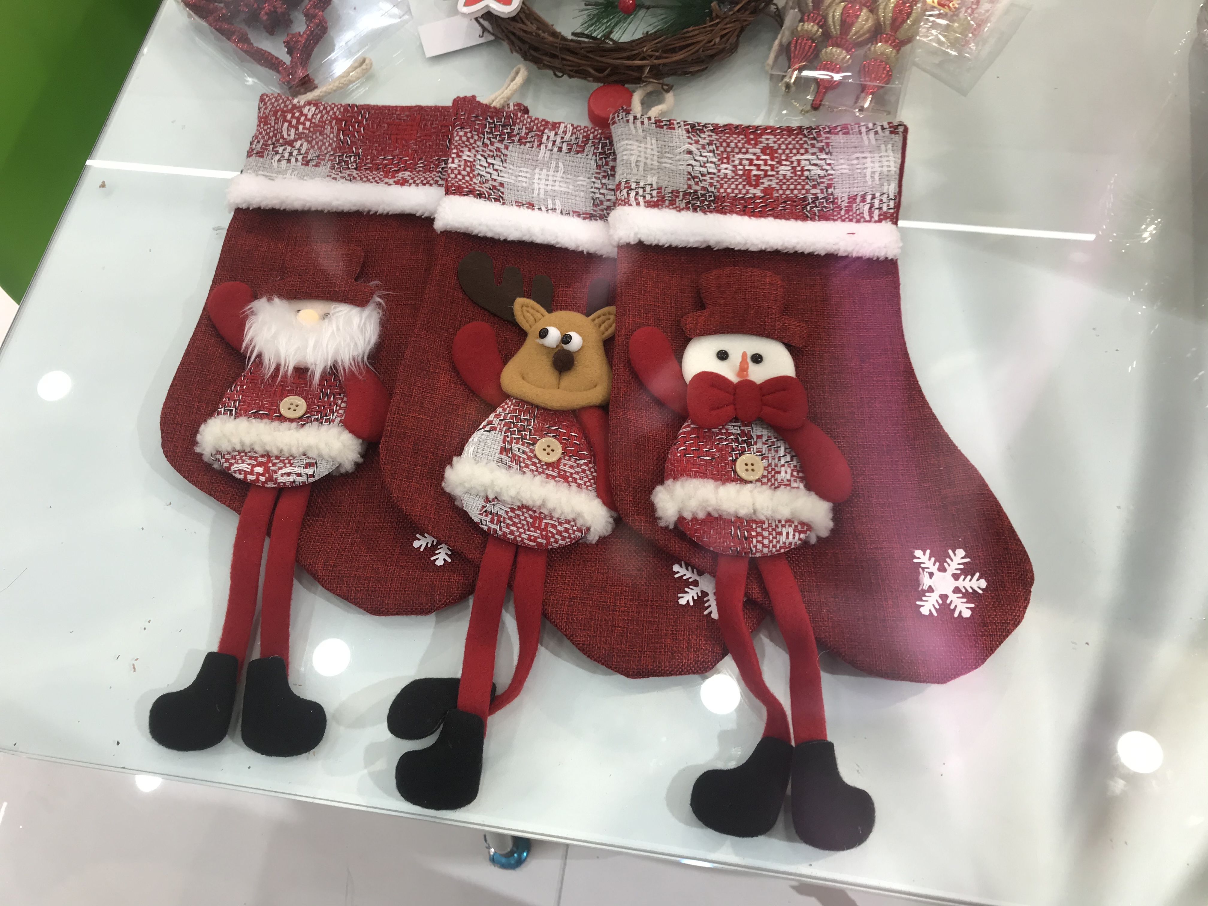 Essential Christmas decorations: Christmas flower wooden pendants, exquisite Christmas gifts, bows, and festive atmosphere decoration items