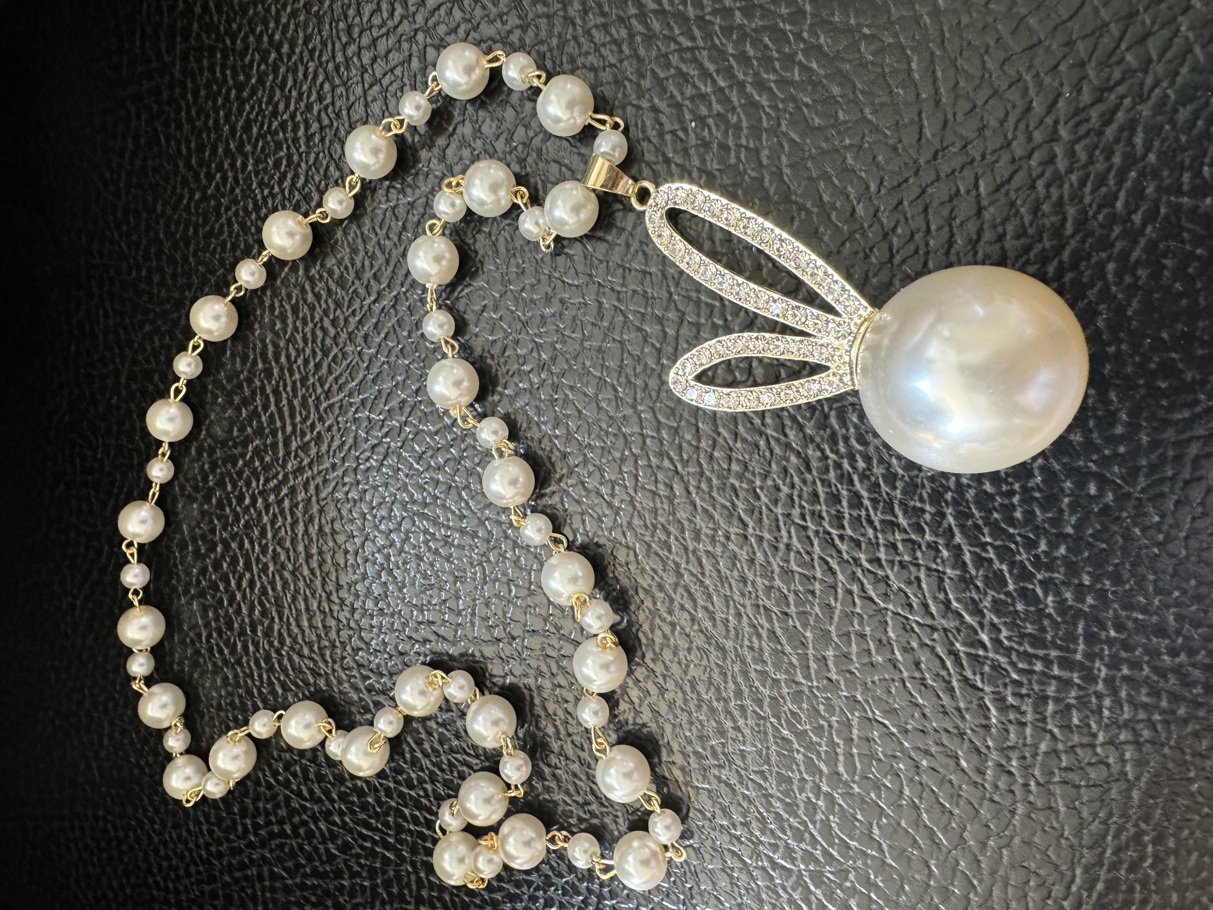 Long, trendy necklace, cute pearl sweater, new autumn and winter style, versatile accessories, decorative pendants, fashionable wax sweater chain, wax sweater chain, long, trendy necklace, cute pearl sweater, new autumn and winter style detail image 3