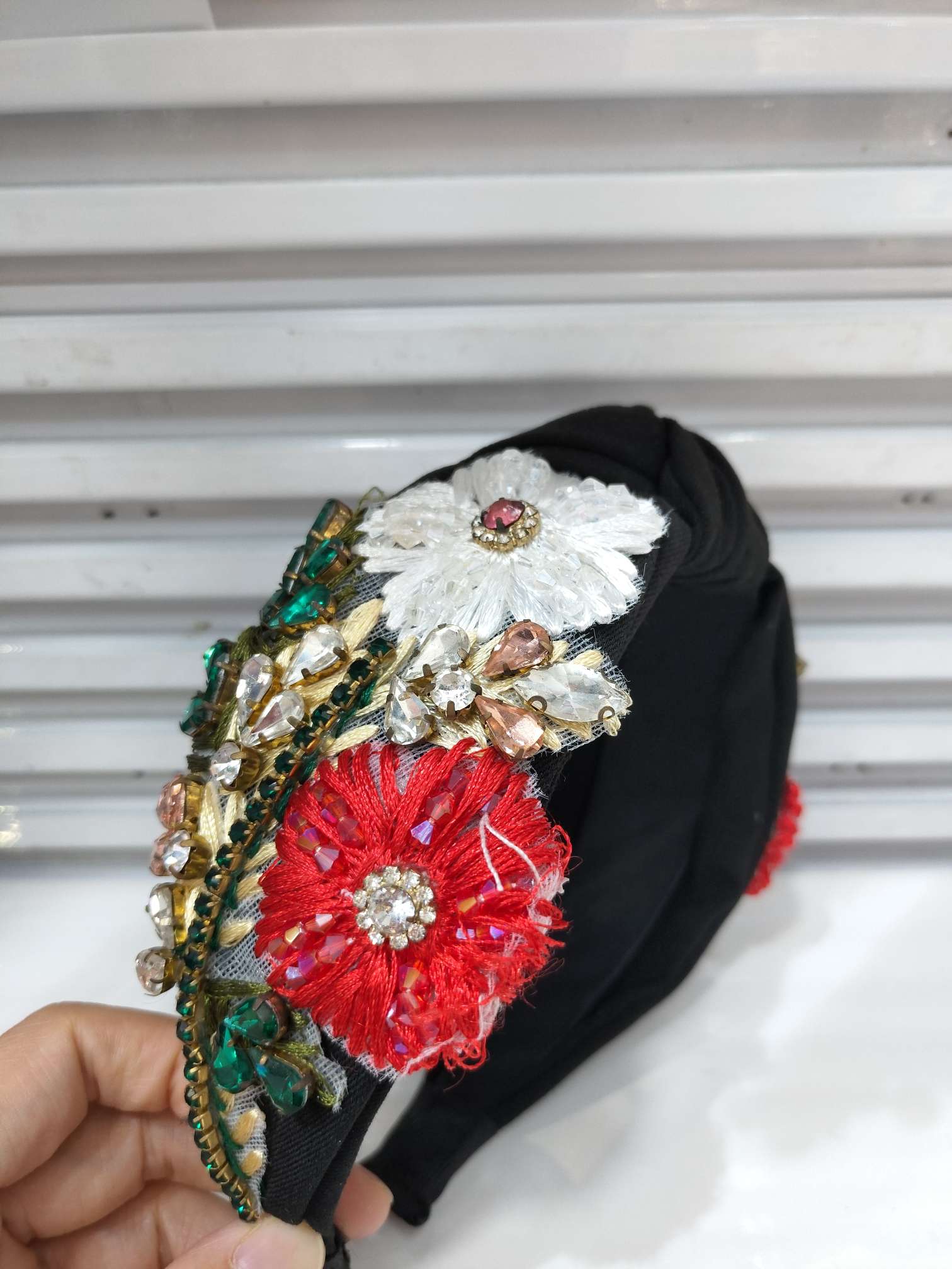 工厂卖家批发零售发箍女夏季百搭头饰 布艺花朵镶钻发饰饰品时尚简约款式耐用舒适不伤发质发卡详情图4