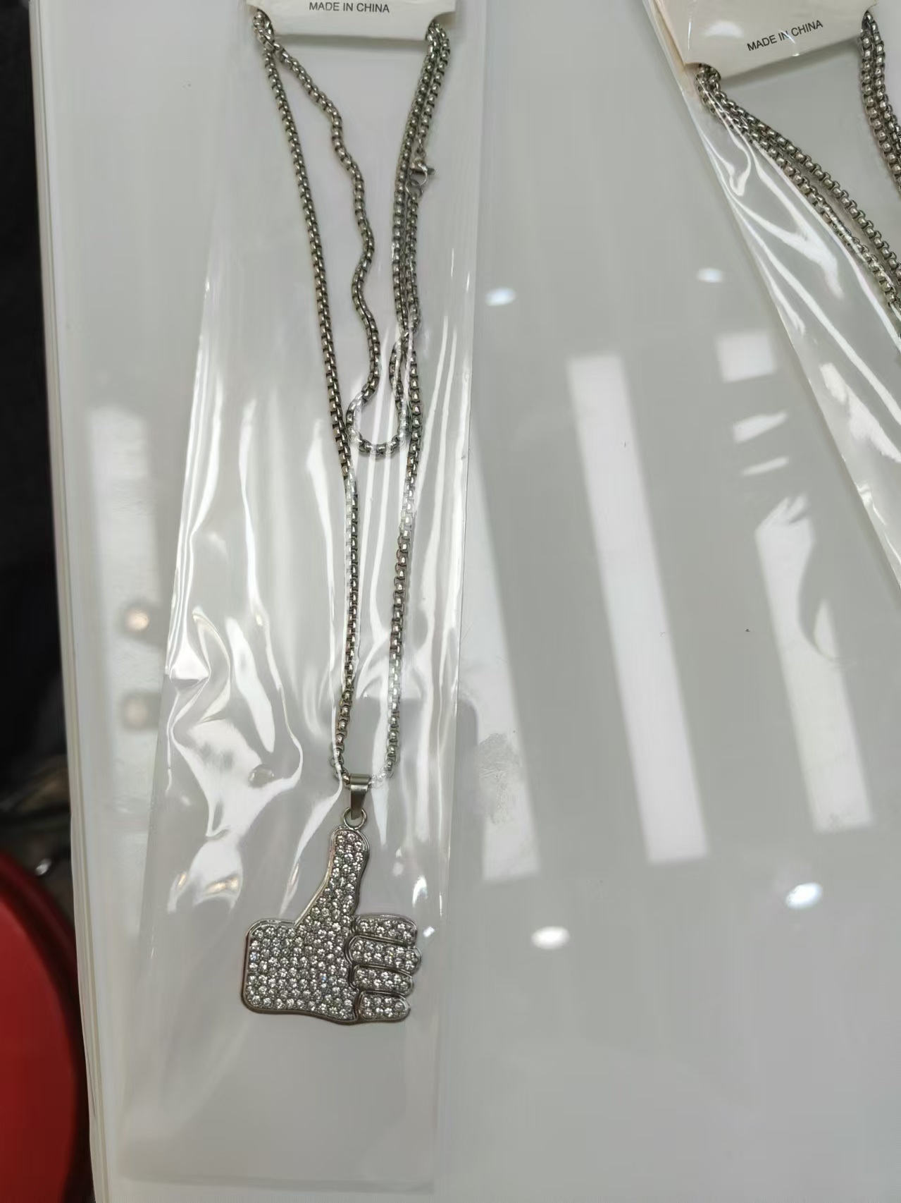 This is a popular domestic trend rapper long stainless steel and titanium steel necklace with full diamonds and a thumbs-up. It's a unisex accessory necklace for men and women details Picture