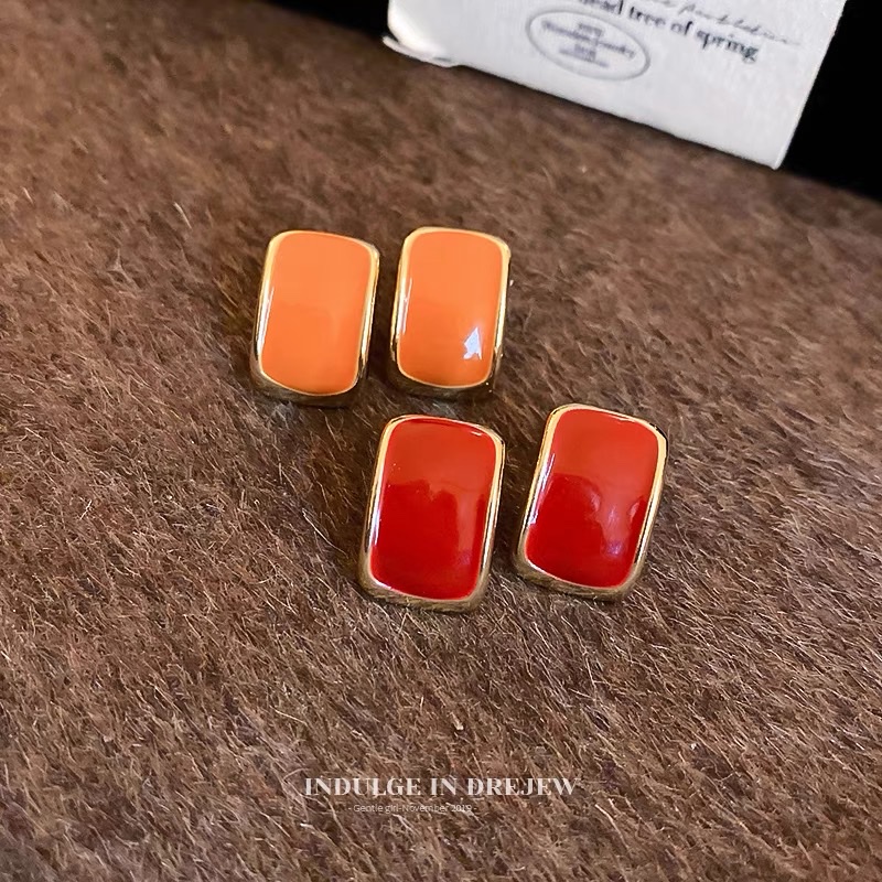 珍珠耳环女士优雅饰品 精致耳饰 高贵耳钉 珍珠元素点缀耳边美丽产品图