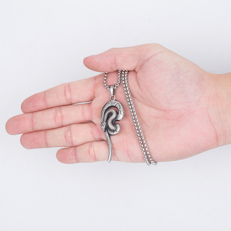 Wholesale of new cross-border titanium steel snake-shaped necklaces from Europe and America. Trendy men are dancing and hip-hop. Gifts for boyfriends, pendants, necklaces, pendants Specification image