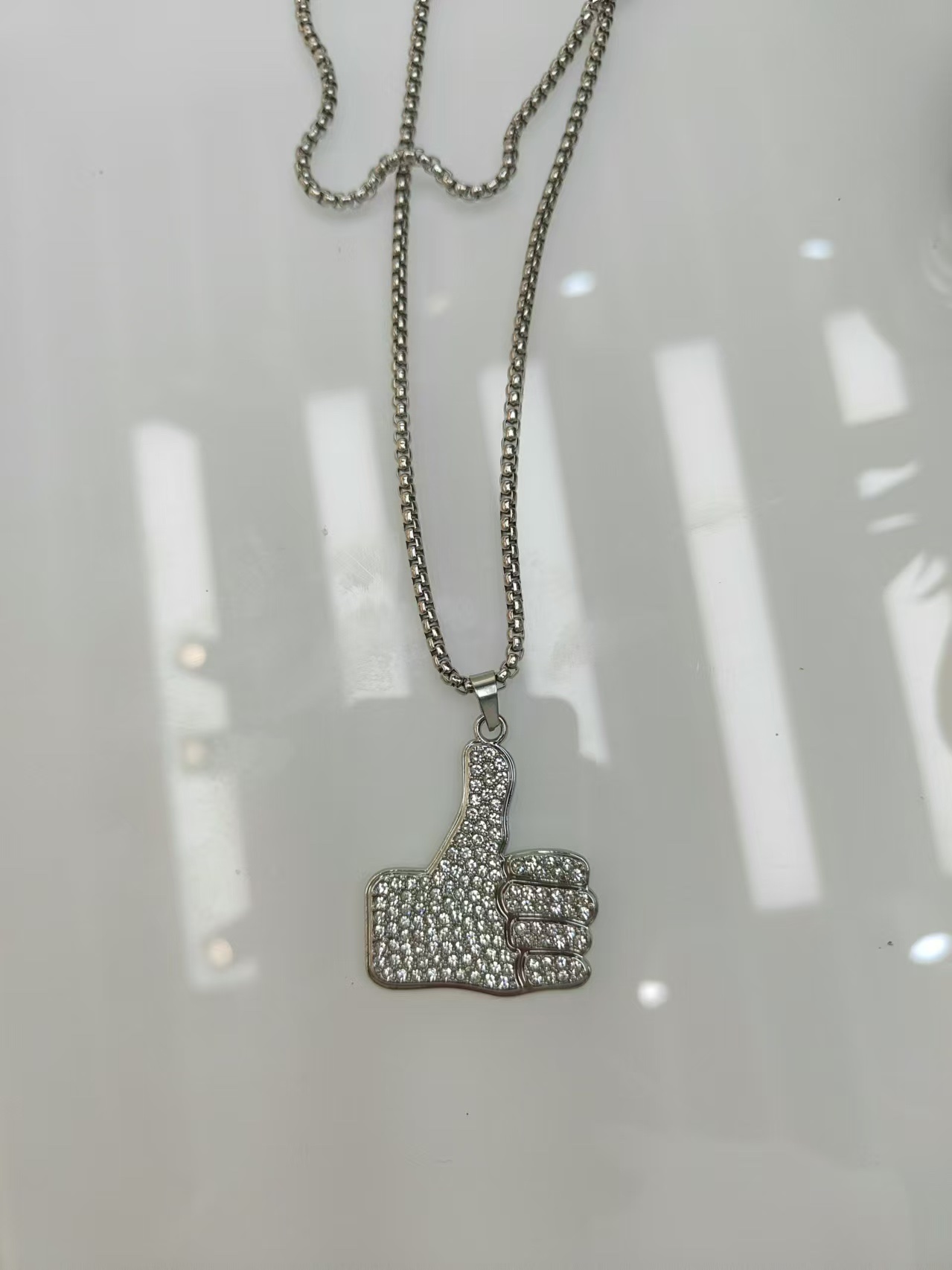 This is a popular domestic trend rapper long stainless steel and titanium steel necklace with full diamonds and a thumbs-up. It's a unisex accessory necklace for men and women Specification image