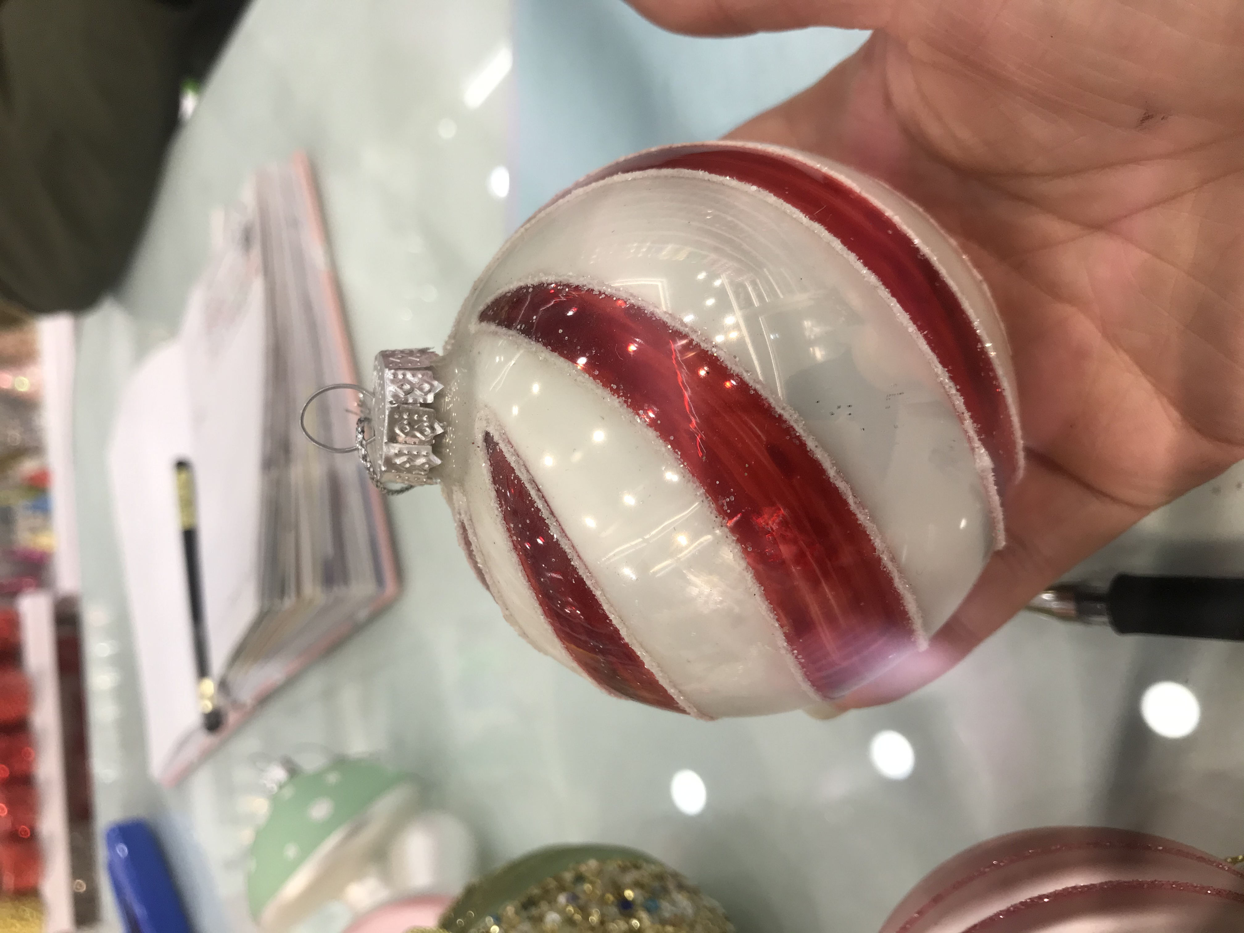 Christmas festival decorations: Essential Christmas flower wooden pendants, festival gifts, bows, Christmas atmosphere decoration items, Christmas