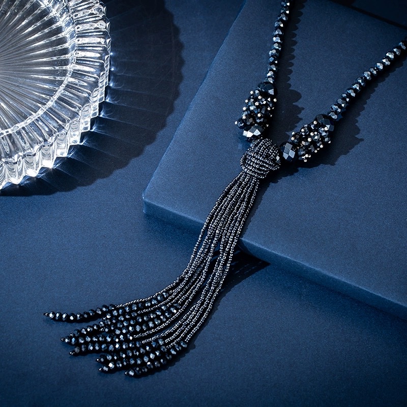 A high-end Korean crystal diamond-encrusted sweater chain long, versatile and elegant pendant for women, simple autumn and winter hanging accessories detail image 5