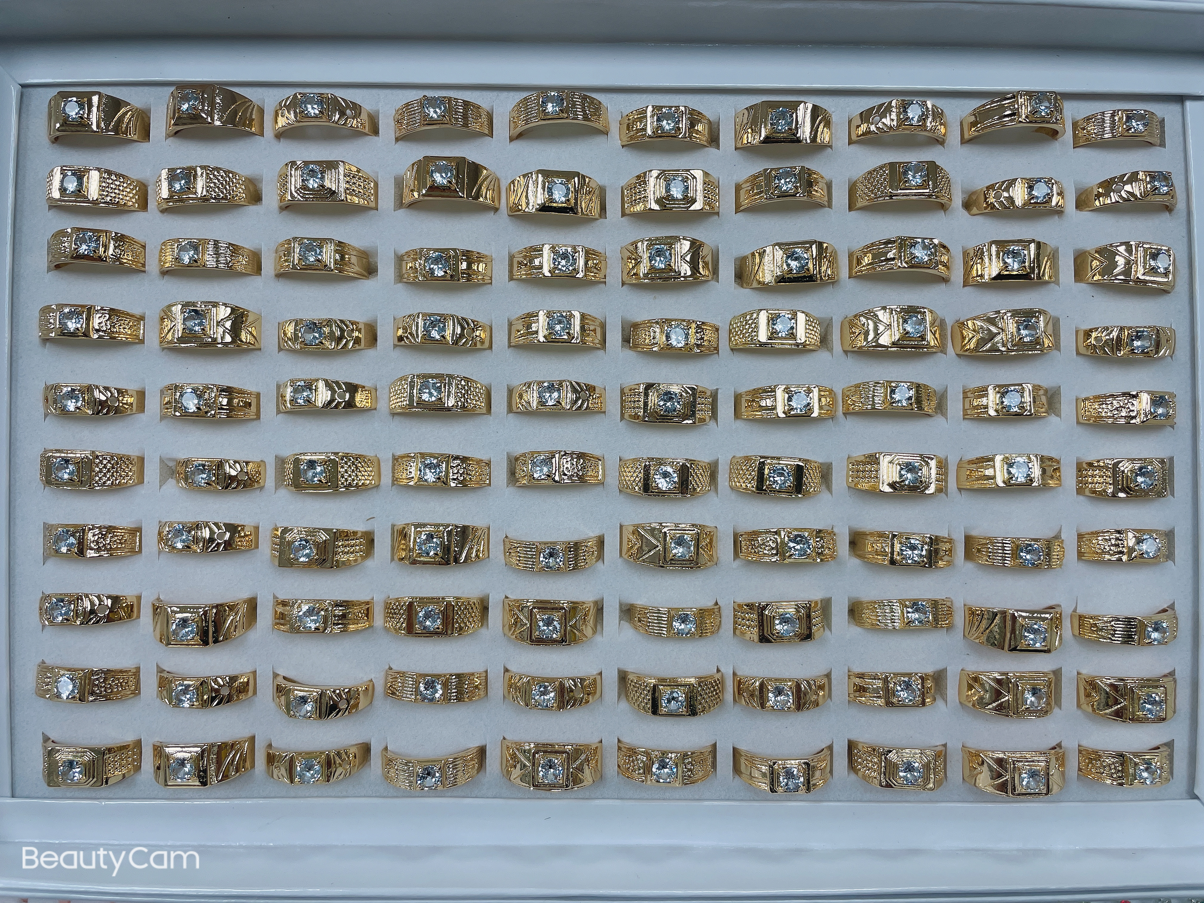 This men's ring is made of elegant alloy material, with a silver color and a unique design. It is set with zircon and is a delicate accessory. It is a perfect gift choice
