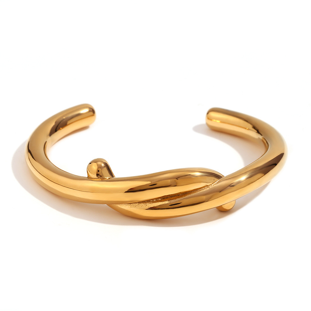 This is a fashionable, niche and simple bestseller from Europe and America. It features a cross-knotted open bracelet made of titanium steel and plated with 18K gold, exuding a unique charm Specification image