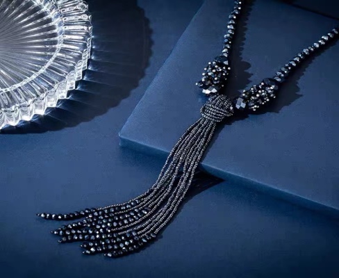 A high-end Korean crystal diamond-encrusted sweater chain long, versatile and elegant pendant for women, simple autumn and winter hanging accessories detail image 7