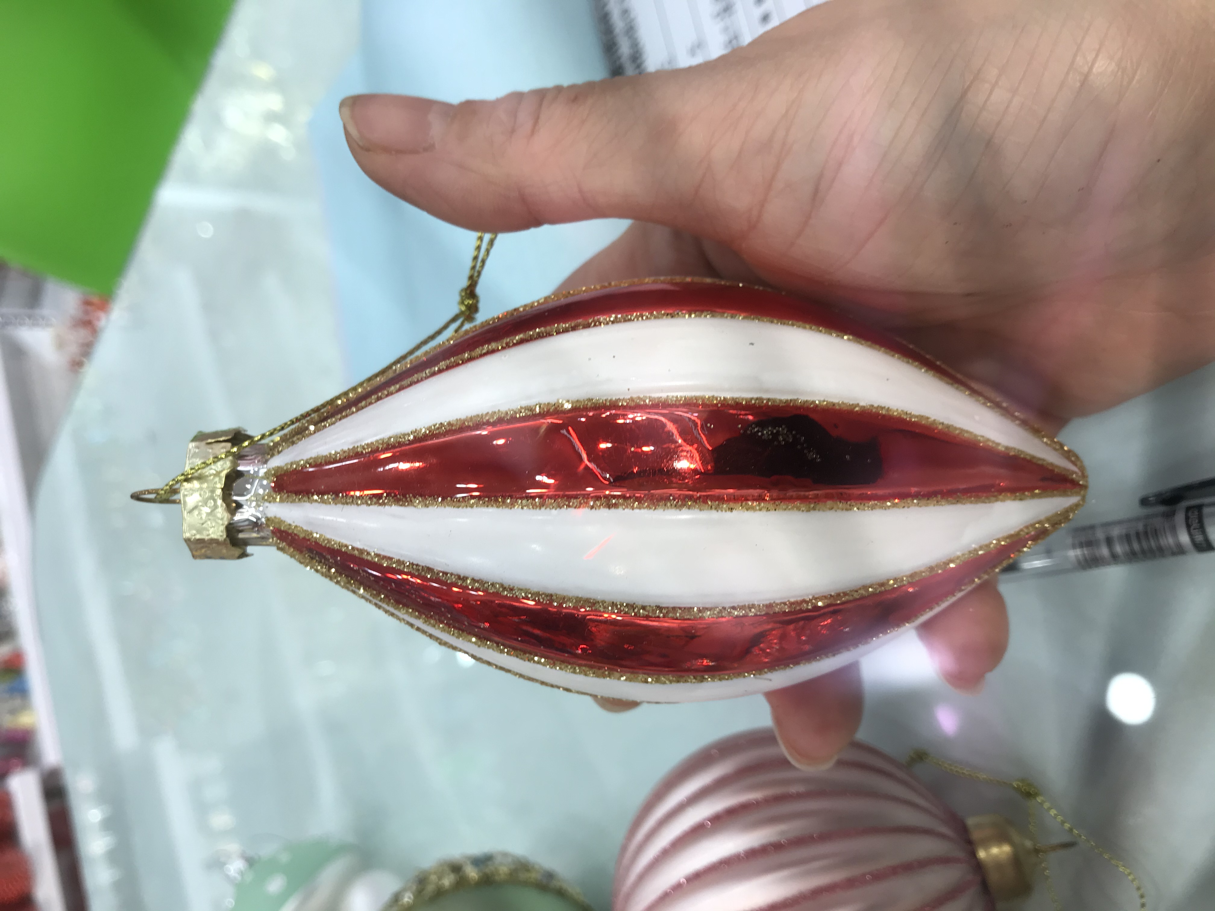 Essential Christmas decorations: Wooden Christmas flower pendants, festive atmosphere arrangements, Christmas gifts, bows, exquisite handicrafts