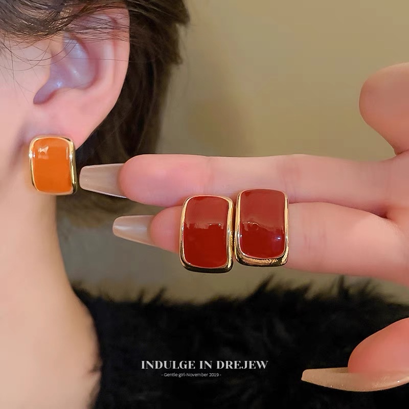 珍珠耳环女士优雅饰品 精致耳饰 高贵耳钉 珍珠元素点缀耳边美丽