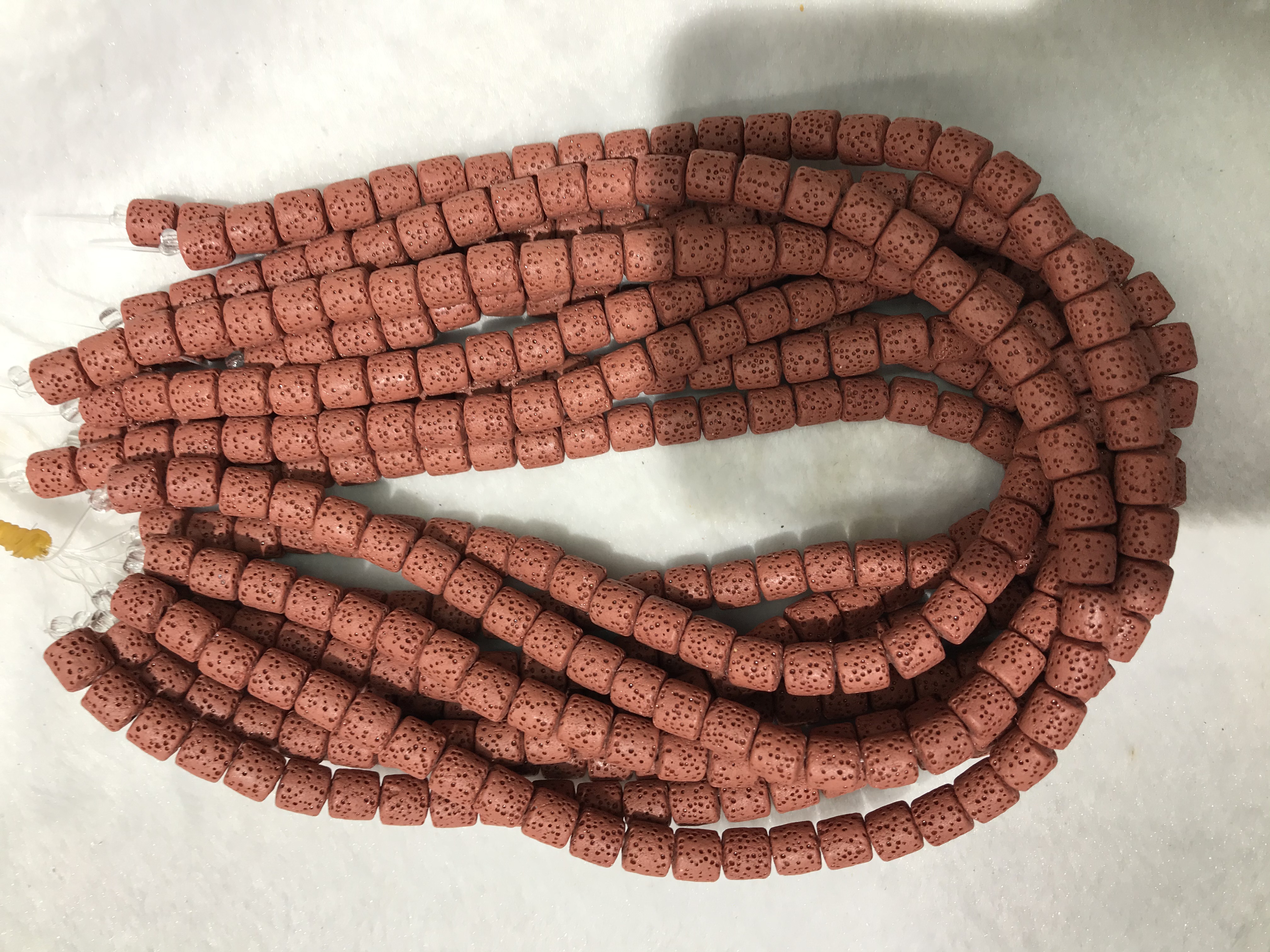 火山石8x8圆柱深红色饰品配件、款式新颖时尚大方、