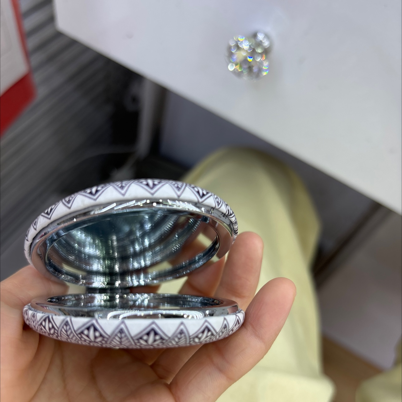 Bread mirror, makeup mirror, ethnic style oval makeup mirror series display box, cute PU makeup mirror, portable and simple beauty small mirror, folding creative mini double-sided round touch-up makeup small mirror, mini handheld flip cover folding Specification image