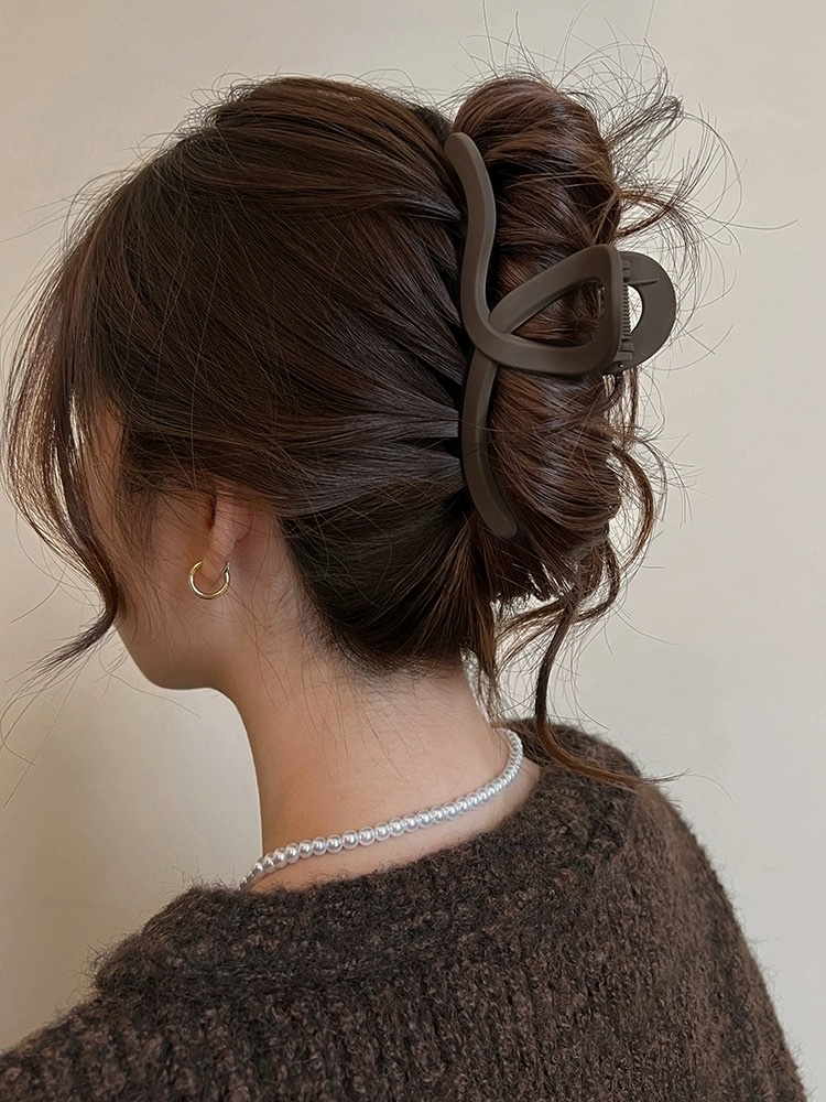 Autumn and winter matte line Maillard grab clip large high-end style hair clip for women's new back head elegant hair accessory details Picture