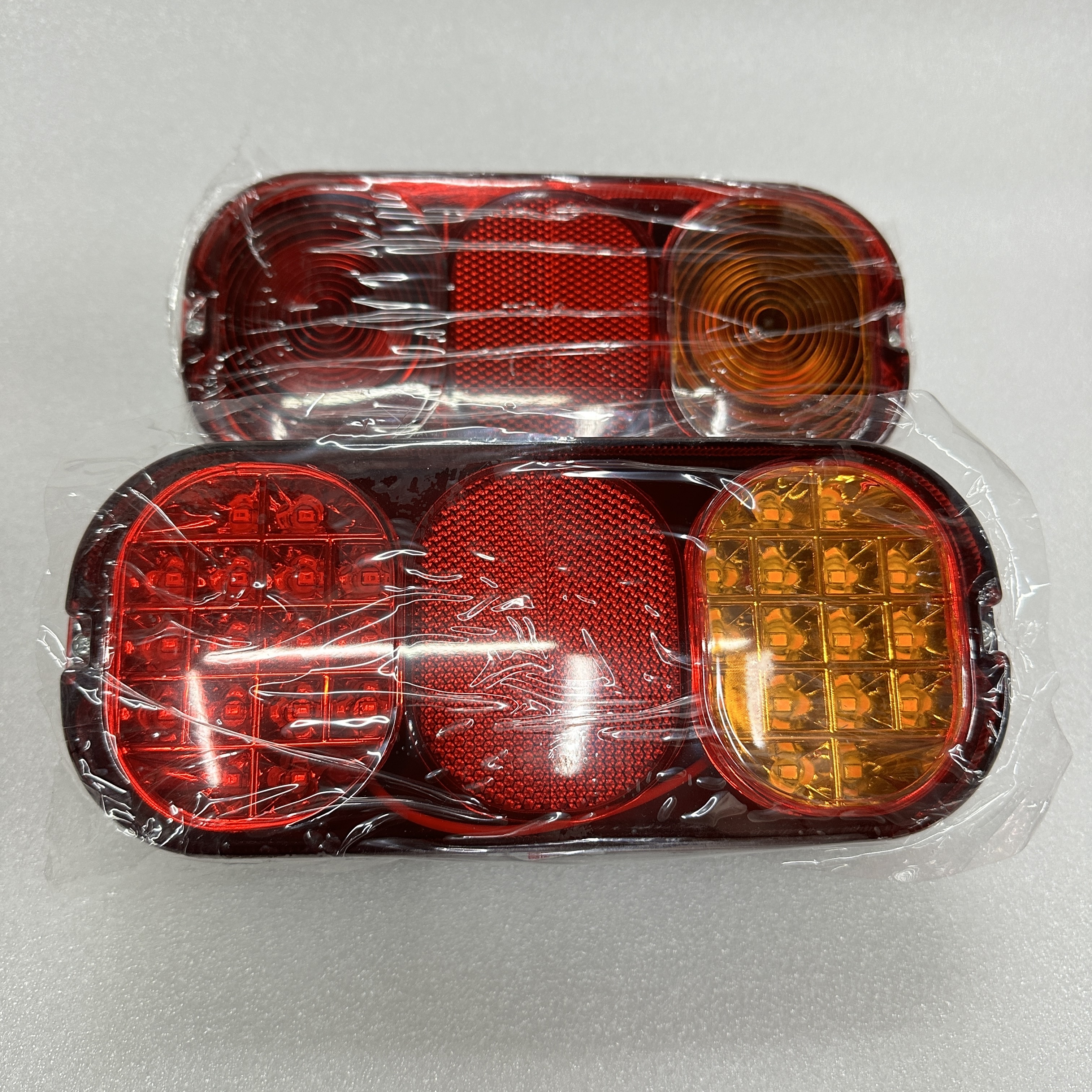 The auto parts are suitable for JCB engine brake taillights 700/50018 Item Picture