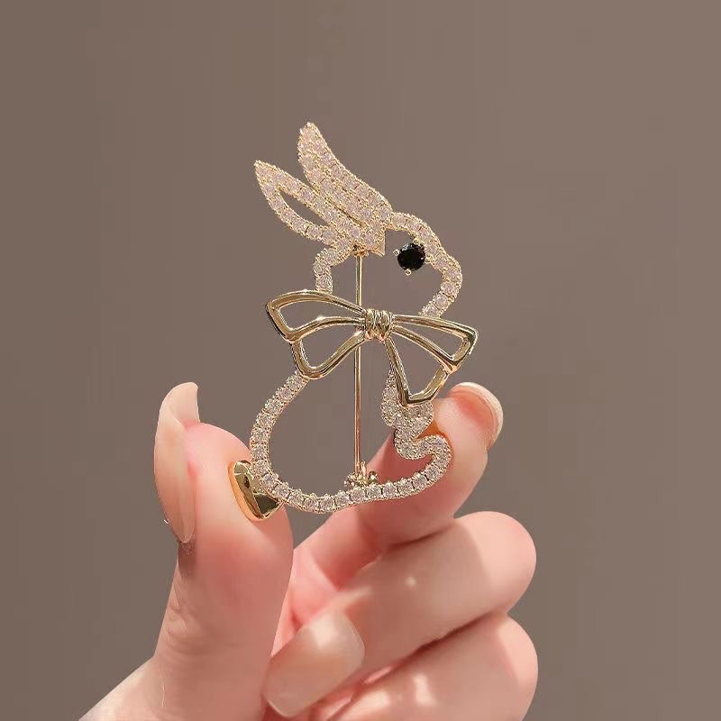 Little Rabbit alloy brooch and corsage factory direct sales of imitation pearl corsage clothing and accessories Specification image