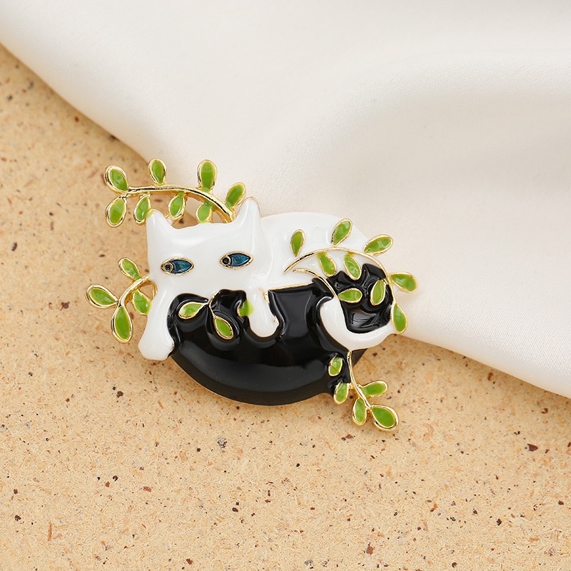 Imitation pearl corsage clothing and accessories Application Scenario