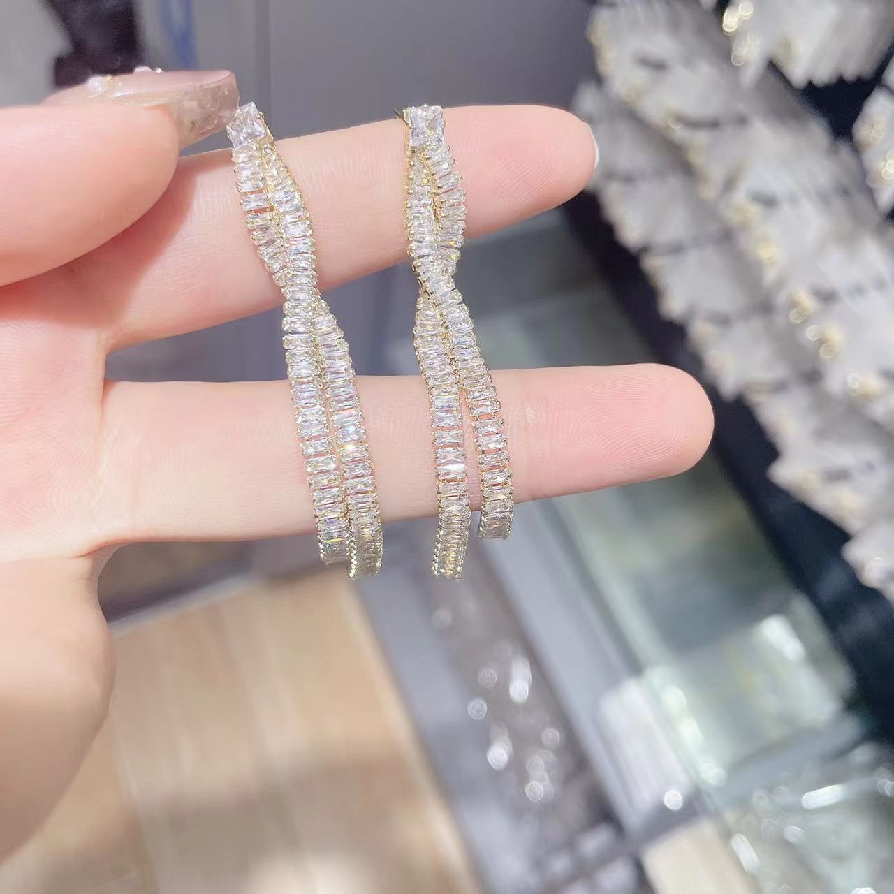 铜合金设计长款流素锆石耳环详情图2