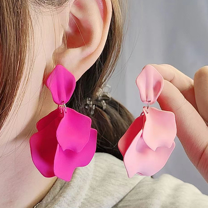 Best-selling Bohemian-style petal-shaped tassel acrylic stud earrings, pleated candy-colored fashionable earrings and earrings