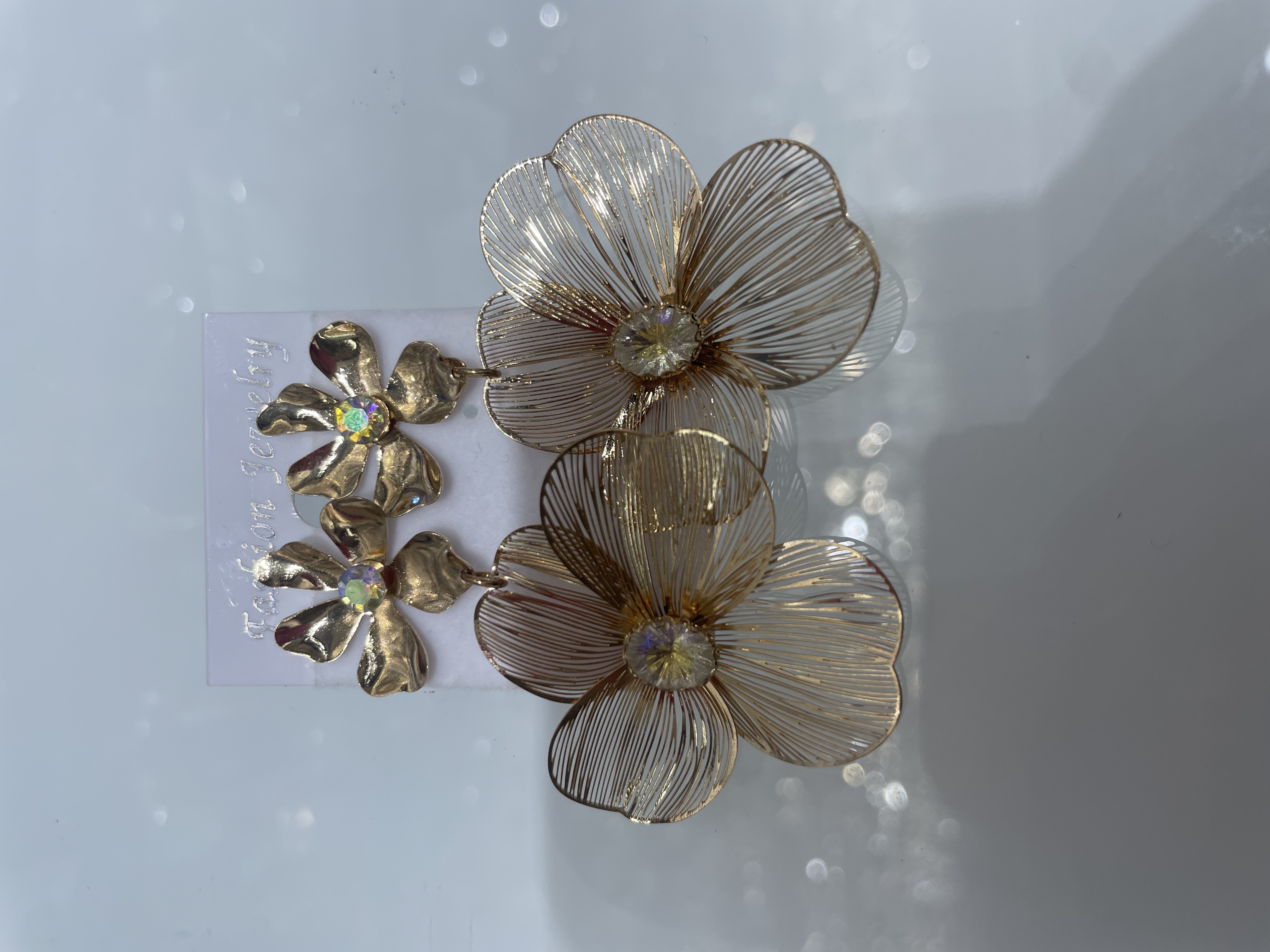 流行珍珠饰品 精致耳饰 优雅耳钉 时尚配饰 提升气质女士产品图