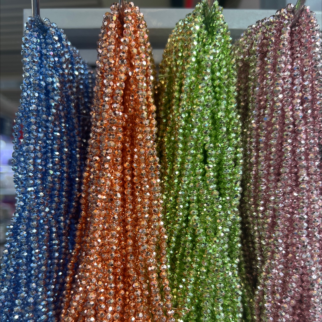 珍珠无纺布包包挂件 马仔扣装饰 烫钻贴树脂闪耀 棒球帽调节扣设计 时尚潮流装饰挂饰