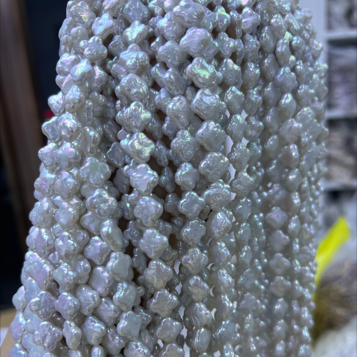 Baroque pearl four-leaf clover mini